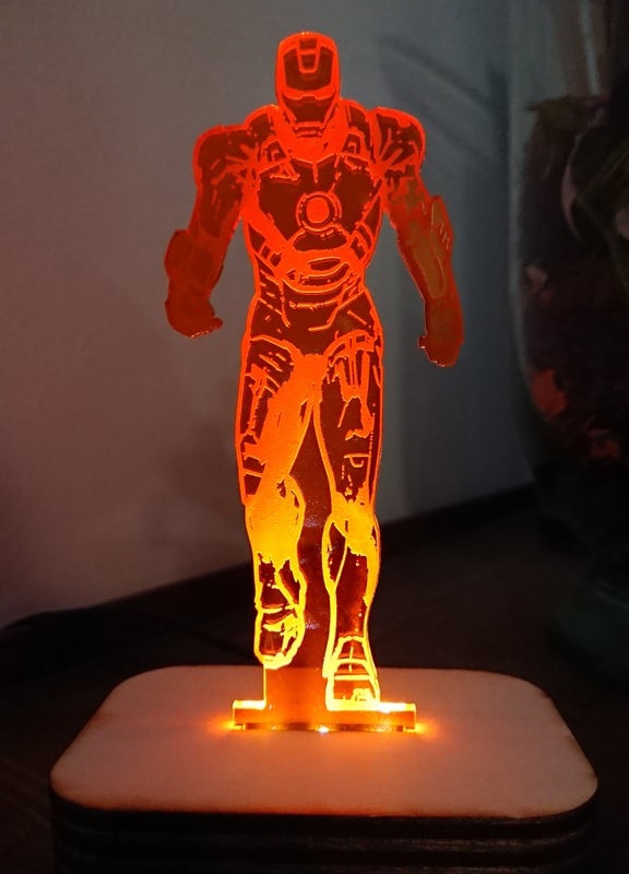 طرح چراغ خواب سه بعدی مرد آهنی مناسب برای استفاده در دستگاه های cnc چوب و cnc لیزر - laser cut iron man 3d night light svg file