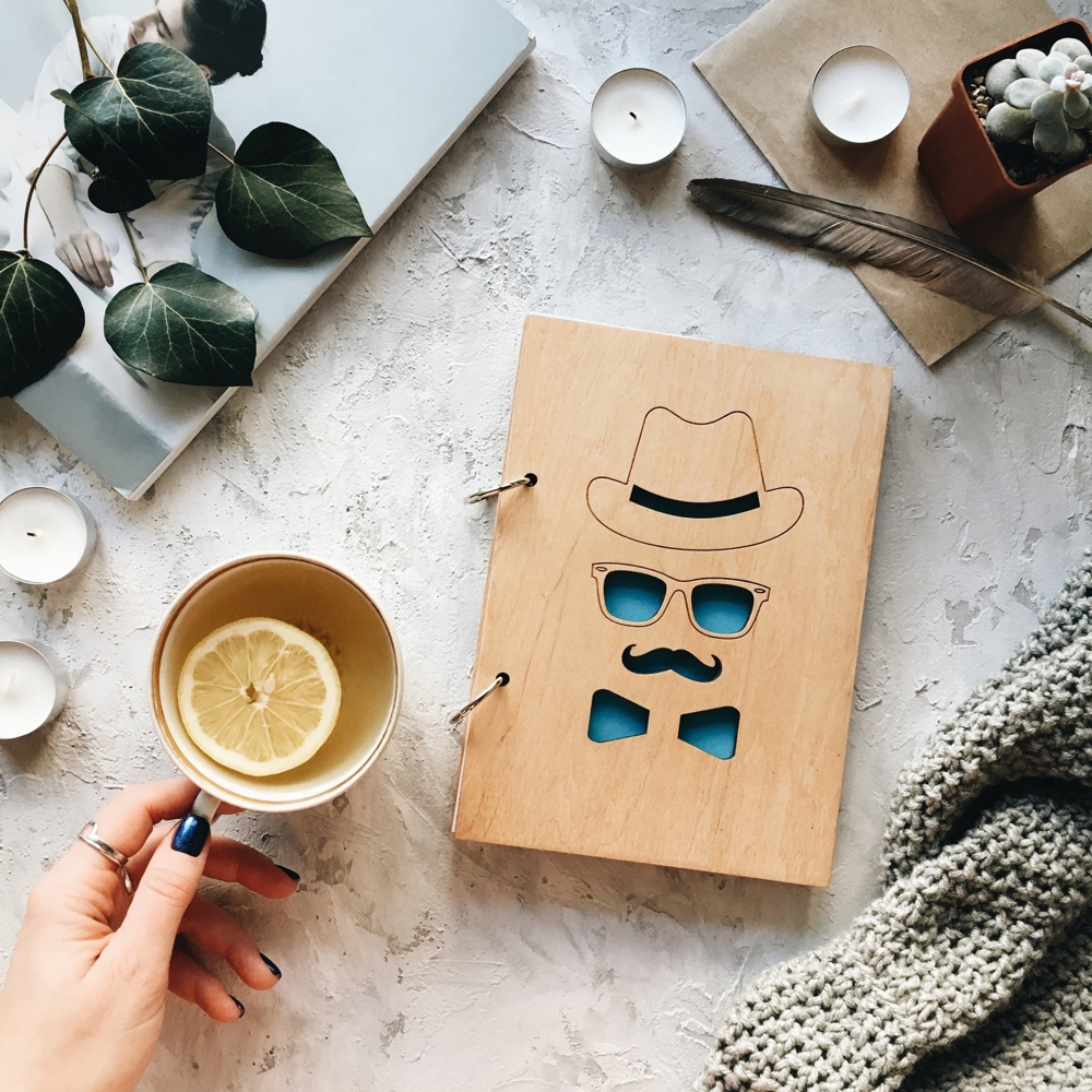 طرح جلد دفترچه یادداشت مردانه مناسب برای استفاده در دستگاه های cnc چوب و cnc لیزر - laser cut gentleman notebook cover cdr file
