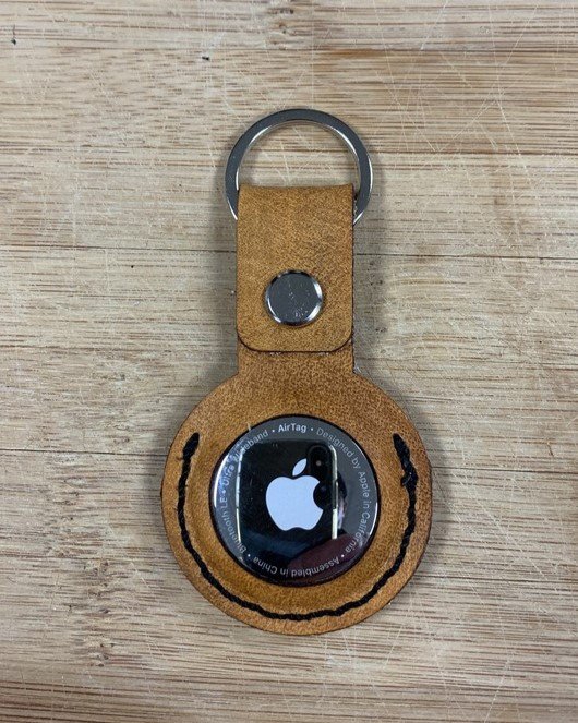 طرح جاکلیدی ایرتگ چرمی ساده مناسب برای استفاده در دستگاه های cnc چوب و cnc لیزر - laser cut simple leather airtag keyring