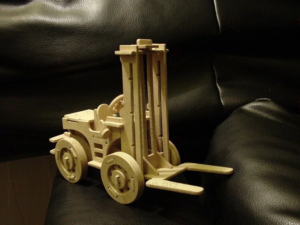 طرح پازل چوبی سه بعدی لیفتراک مناسب برای استفاده در دستگاه های cnc چوب و cnc لیزر - laser cut forklift truck 3d wooden puzzle cdr file