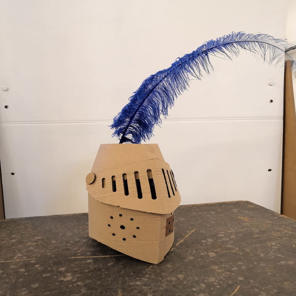 طرح کلاه شوالیه مقوایی مناسب برای استفاده در دستگاه های cnc چوب و cnc لیزر - laser cut cardboard knight helmet dxf file