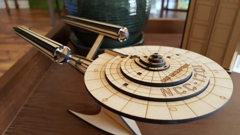 طرح تجاری USS مناسب برای استفاده در دستگاه های cnc چوب و cnc لیزر - laser cut uss enterprise cdr file