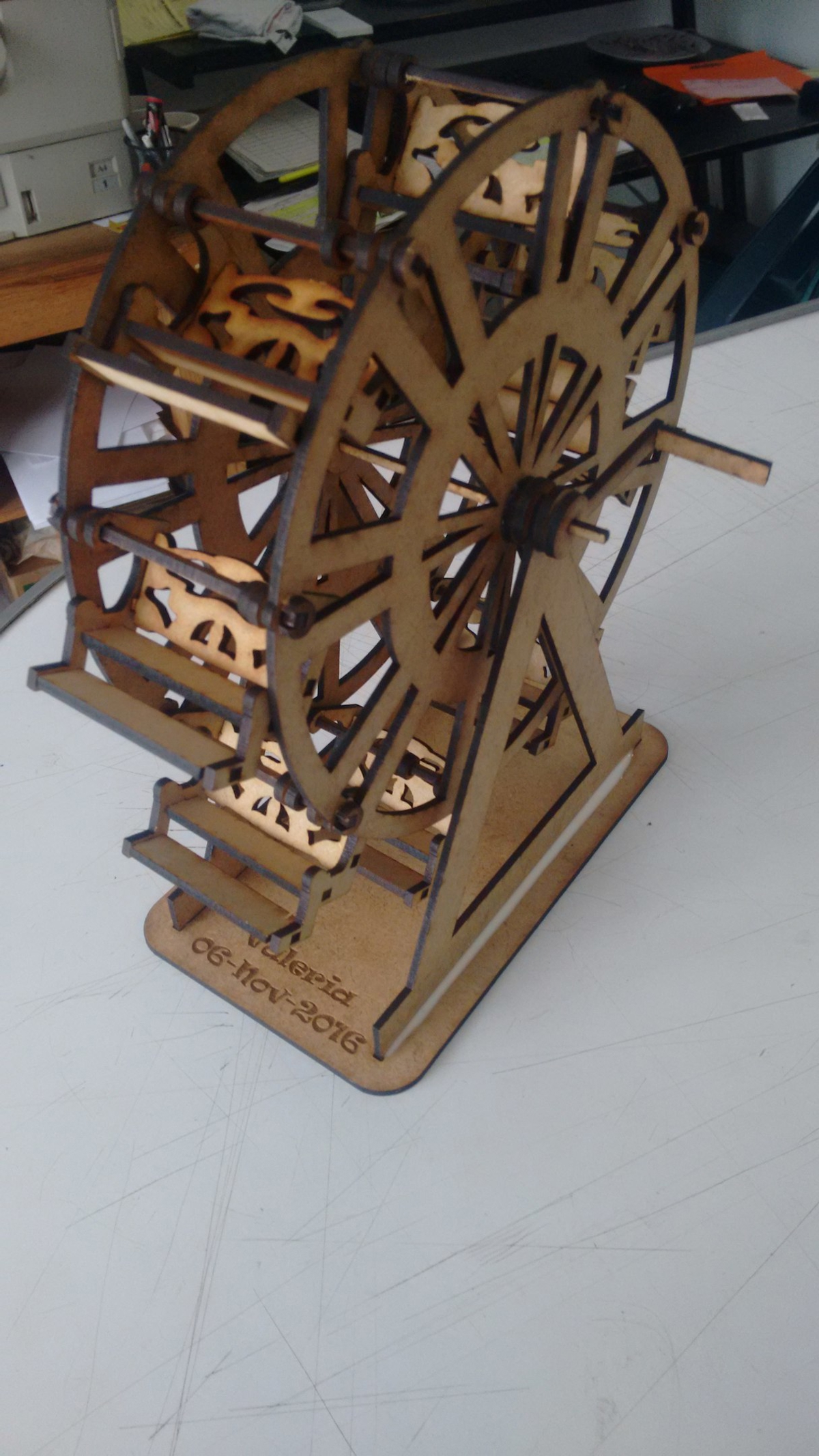 طرح پازل سه بعدی چرخ و فلک مناسب برای استفاده در دستگاه های cnc چوب و cnc لیزر - ferris wheel 3d puzzle cdr file