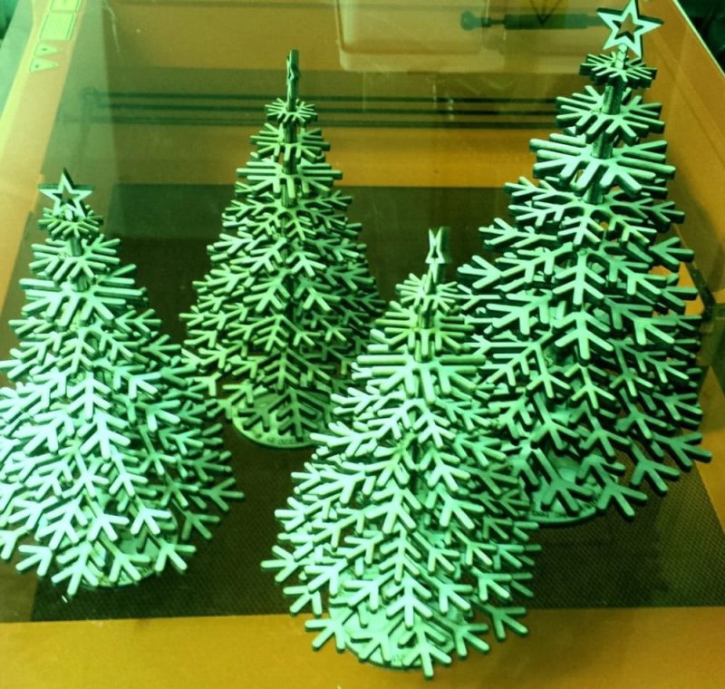 طرح درخت کریسمس با ابعاد ۳ میلی‌متر مناسب برای استفاده در دستگاه های cnc چوب و cnc لیزر - laser cut christmas tree 3mm svg file