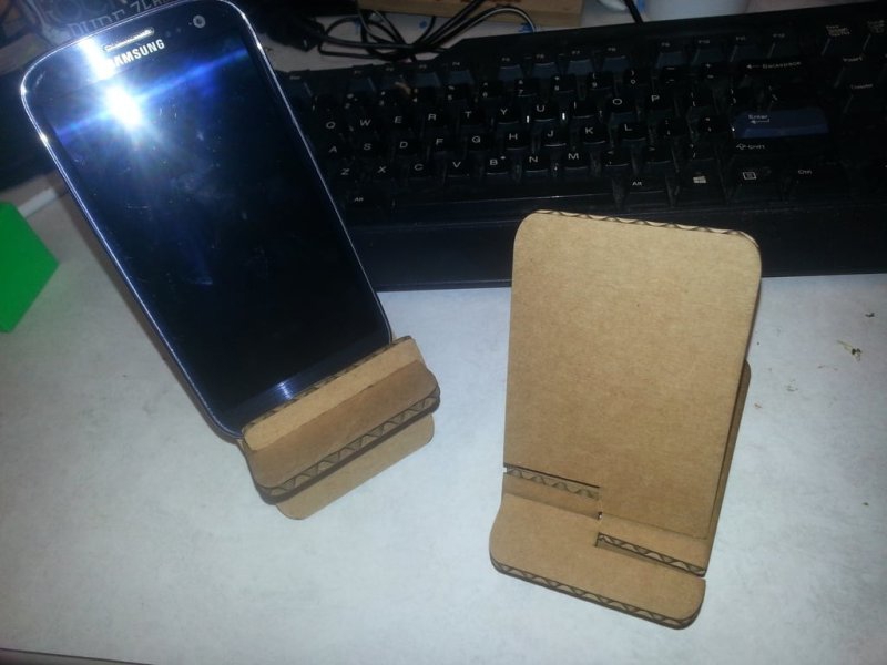 طرح چالش پایه تلفن مقوایی مناسب برای استفاده در دستگاه های cnc چوب و cnc لیزر - laser cut cardboard phone stand challenge
