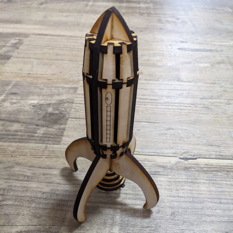 طرح موشک دهه 1950 مناسب برای استفاده در دستگاه های cnc چوب و cnc لیزر - laser cut 1950s rocket svg file