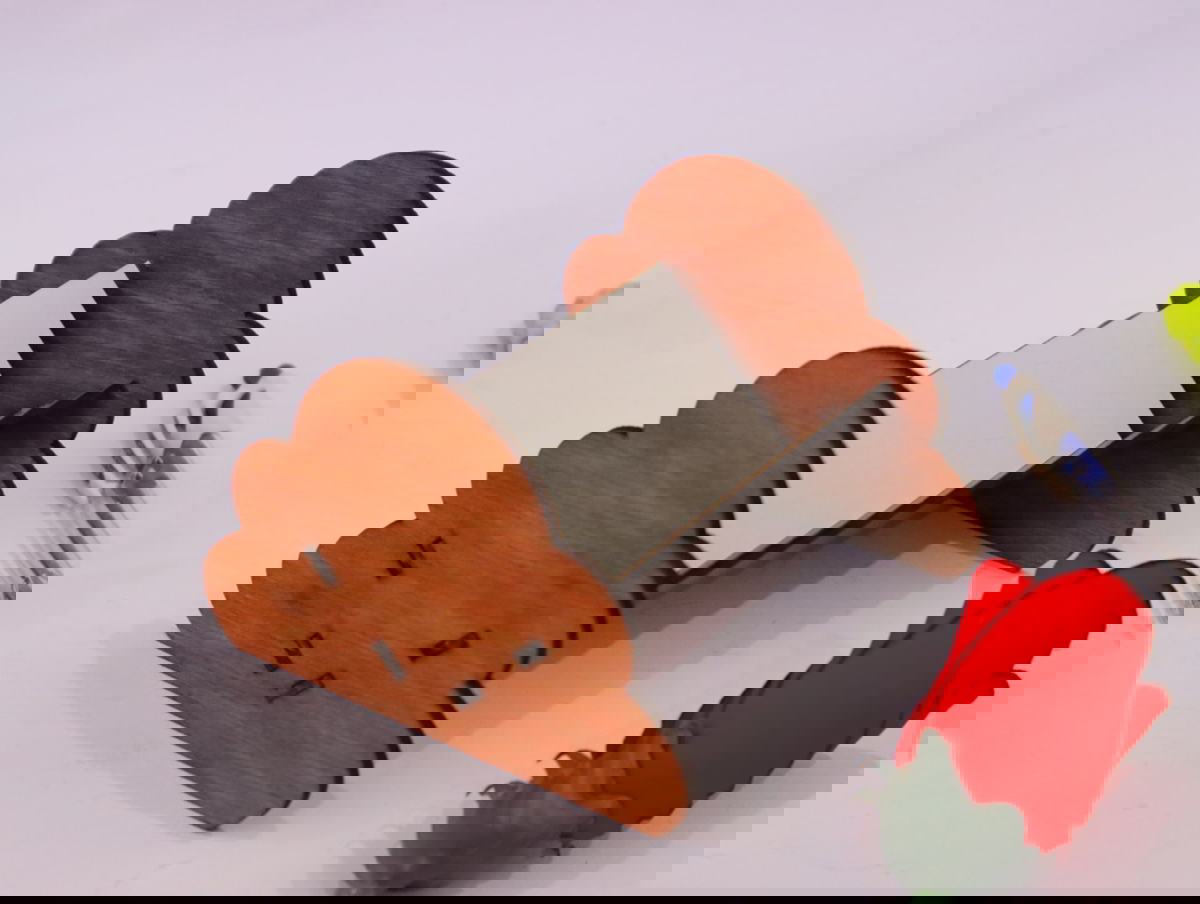 طرح جا کارتی رومیزی ، با ضخامت 3 میلی‌متر مناسب برای استفاده در دستگاه های cnc چوب و cnc لیزر - laser cut desk card holder 3mm cdr file