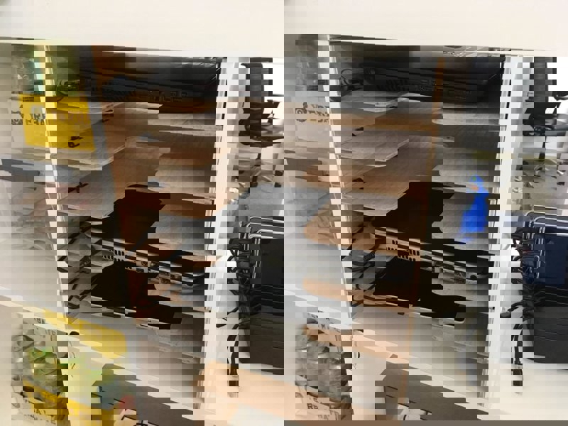 طرح جا لپ‌تاپ و کابل ۶ طبقه برای فروشگاه آیکیا کالاکس مناسب برای استفاده در دستگاه های cnc چوب و cnc لیزر - laser cut 6 shelf laptop and cable holder for ikea kallax