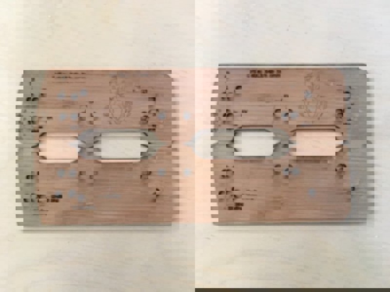 طرح الگوی سوراخ نصب حاشیه آزاد مناسب برای استفاده در دستگاه های cnc چوب و cnc لیزر - laser cut freebord mounting hole template