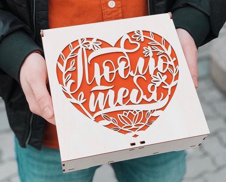 طرح جعبه شکلات و آب نبات کریسمس ۲۰۰x۲۰۰x۶۰ مناسب برای استفاده در دستگاه های cnc چوب و cnc لیزر - laser cut christmas chocolate and candy box 200x200x60 svg file