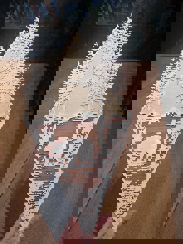 طرح خرس در جنگل برای دکور دیوار مناسب برای استفاده در دستگاه های cnc چوب و cnc لیزر - laser cut bear in the woods wall decor svg file