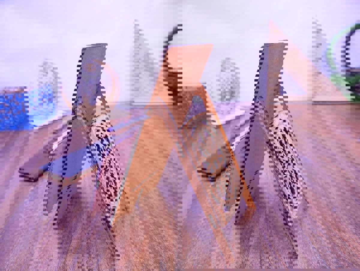 طرح پایه تلفن چوبی رومیزی مناسب برای استفاده در دستگاه های cnc چوب و cnc لیزر - laser cut wood desk phone stand cdr file