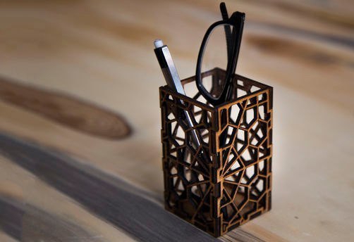 طرح جا خودکاری هندسی مناسب برای استفاده در دستگاه های cnc چوب و cnc لیزر - laser cut geometric pen holder cdr file