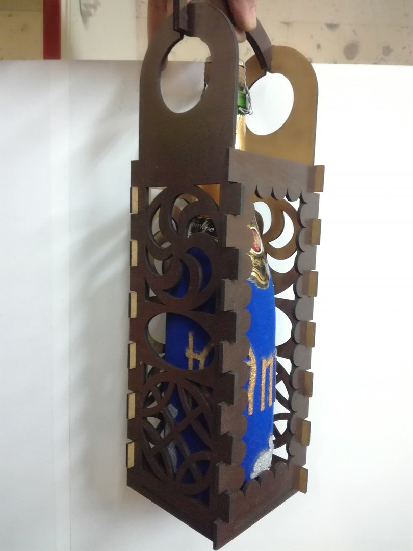 طرح جعبه کادویی بطری نوشابه تزئینی مناسب برای استفاده در دستگاه های cnc چوب و cnc لیزر - laser cut decorative wine bottle gift box cdr file