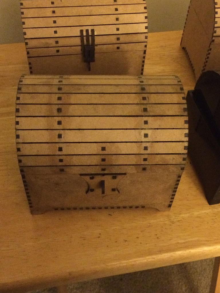 طرح صندوقچه مناسب برای استفاده در دستگاه های cnc چوب و cnc لیزر - laser cut chest template cdr file