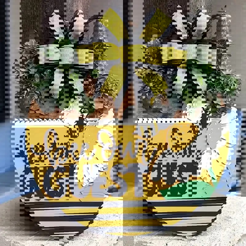 طرح تابلوی خوشامدگویی سه بعدی زنبور عسل به سبک خانه روستایی مناسب برای استفاده در دستگاه های cnc چوب و cnc لیزر - laser cut bee our guest 3d welcome sign rustic farmhouse style