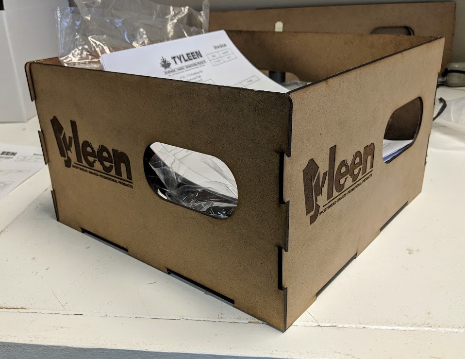 طرح جعبه با دسته ۱۲x۱۲ مناسب برای استفاده در دستگاه های cnc چوب و cnc لیزر - laser cut box with handles 12x12 cdr file