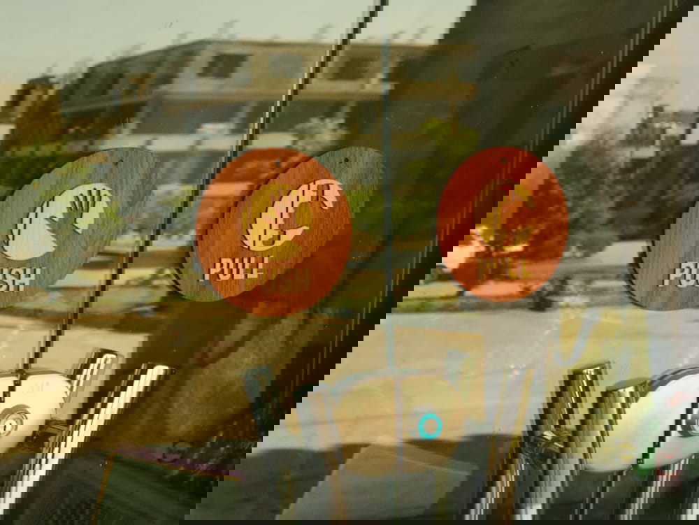 طرح تابلو درب فشاری کشویی مناسب برای استفاده در دستگاه های cnc چوب و cnc لیزر - laser cut push pull door sign cdr file