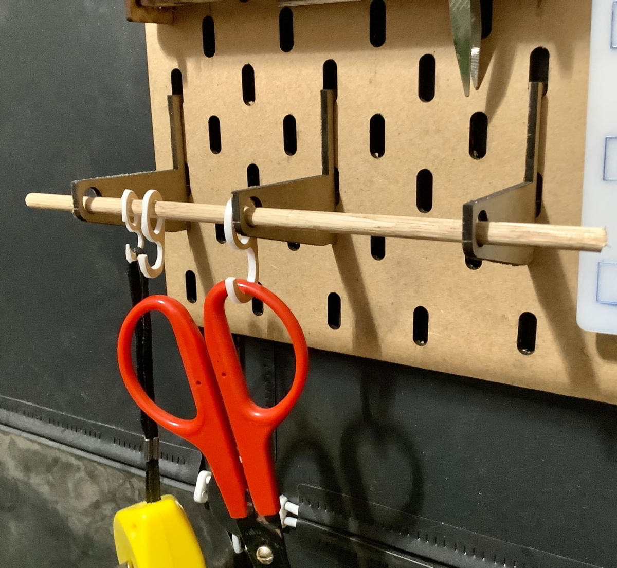 طرح قلاب میله ای مناسب برای استفاده در دستگاه های cnc چوب و cnc لیزر - laser cut bar hooks svg file