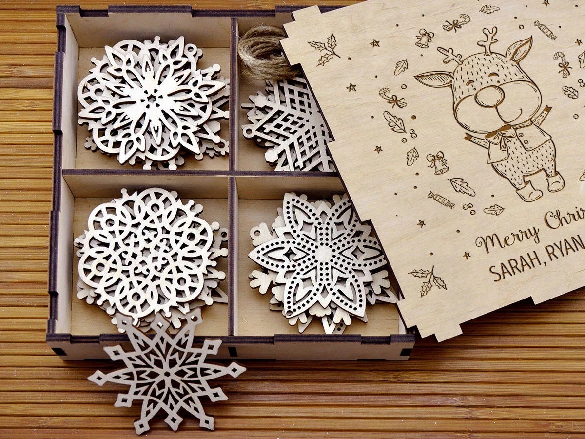 طرح دانه‌های برف روی درخت کریسمس مناسب برای استفاده در دستگاه های cnc چوب و cnc لیزر - laser cut snowflakes on christmas tree cdr file