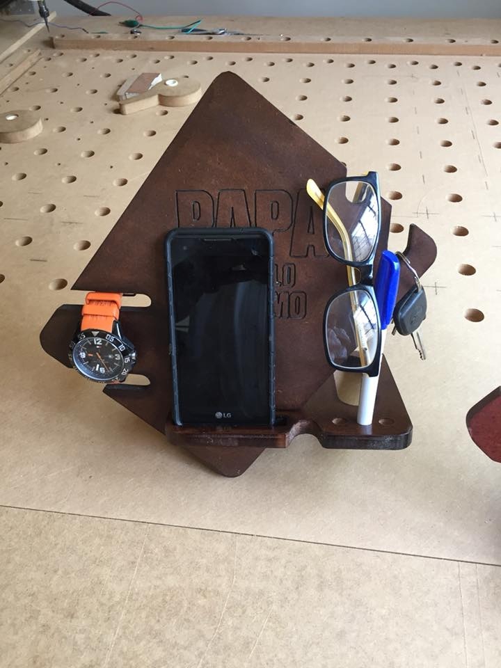 طرح ایستگاه اتصال چوبی مناسب برای استفاده در دستگاه های cnc چوب و cnc لیزر - laser cut wood docking station cdr file