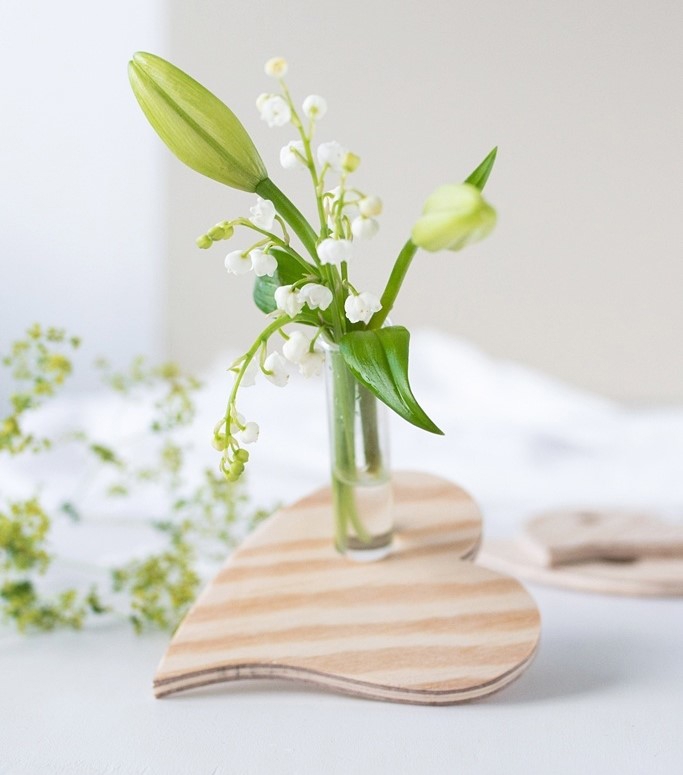 طرح گلدان چوبی به شکل قلب مناسب برای استفاده در دستگاه های cnc چوب و cnc لیزر - laser cut wooden heart shaped test tube vase cdr file