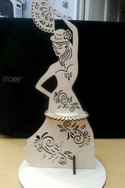 طرح جا دستمال سفره رقصنده با بادبزن مناسب برای استفاده در دستگاه های cnc چوب و cnc لیزر - laser cut napkin holder dancer with a fan template cdr file
