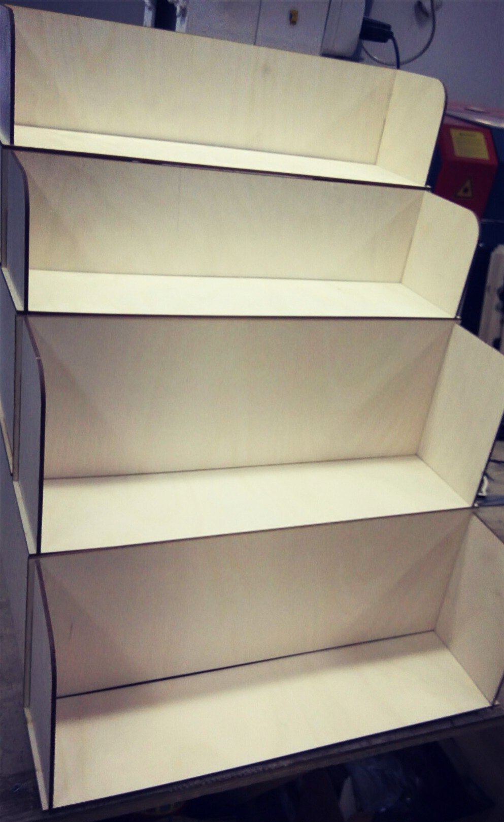 طرح پایه ویترین 4 طبقه مناسب برای استفاده در دستگاه های cnc چوب و cnc لیزر - laser cut display stand 4 tier template cdr file