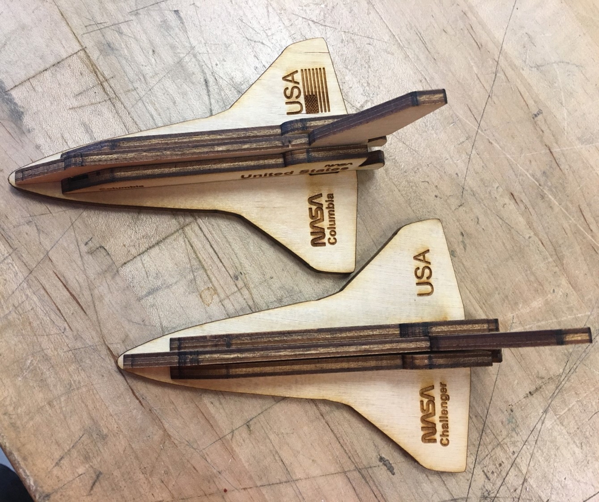 طرح مدل سه بعدی شاتل فضایی چلنجر و مناسب برای استفاده در دستگاه های cnc چوب و cnc لیزر - laser cut challenger space shuttle 3d model svg file