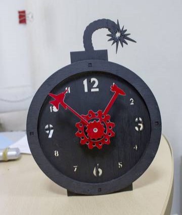 طرح ساعت رومیزی بمب مناسب برای استفاده در دستگاه های cnc چوب و cnc لیزر - laser cut bomb table clock cdr file