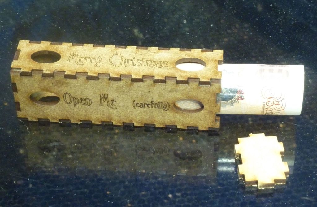 طرح جعبه پول کریسمس مناسب برای استفاده در دستگاه های cnc چوب و cnc لیزر - laser cut christmas money box cdr file