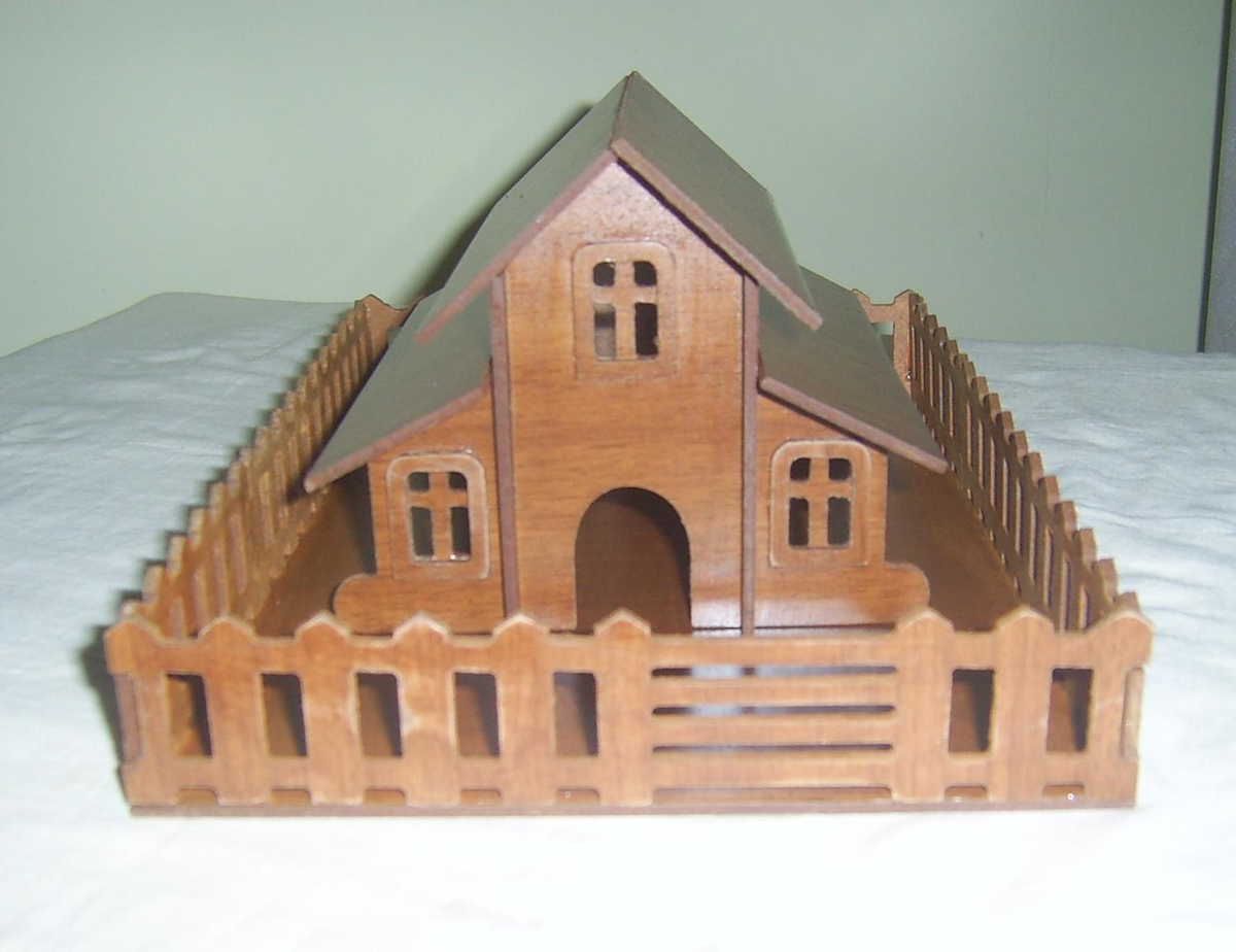 طرح خانه با نرده مناسب برای استفاده در دستگاه های cnc چوب و cnc لیزر - laser cut home with fence dxf file