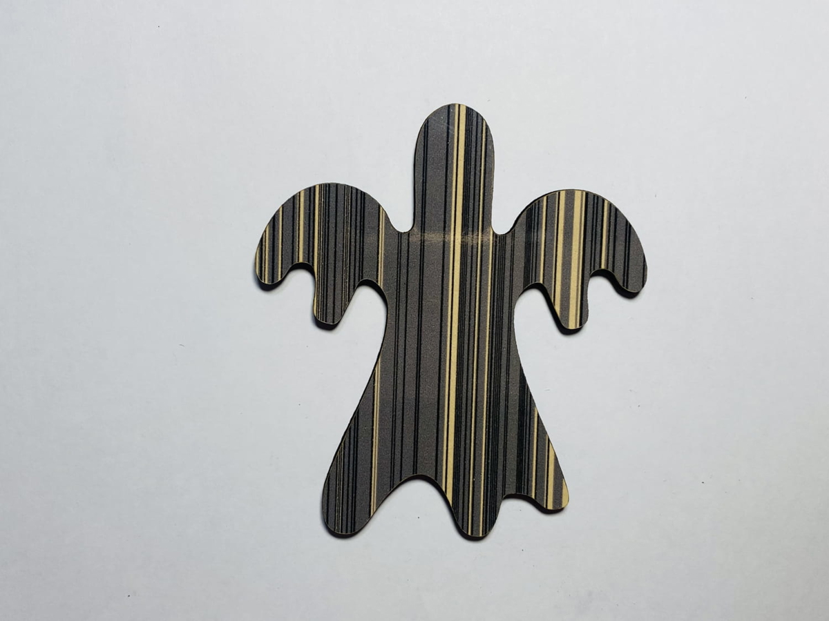 طرح شبح چوبی هالووین مناسب برای استفاده در دستگاه های cnc چوب و cnc لیزر - laser cut halloween wood ghost cutout cdr file