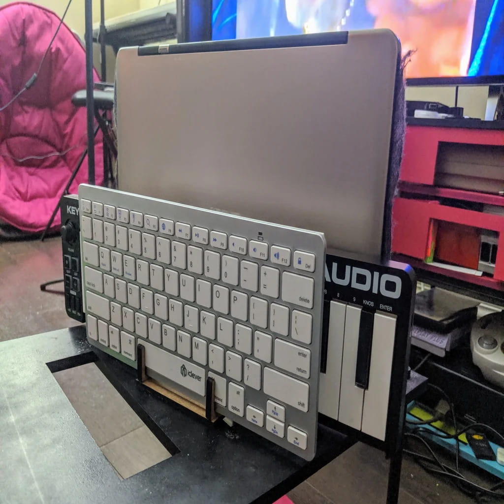 طرح پایه کیبورد لپ تاپ تبلت گوشی موبایل با ضخامت 3 میلی متر مناسب برای استفاده در دستگاه های cnc چوب و cnc لیزر - laser cut laptop tablet phone keyboard stand 3mm cdr file