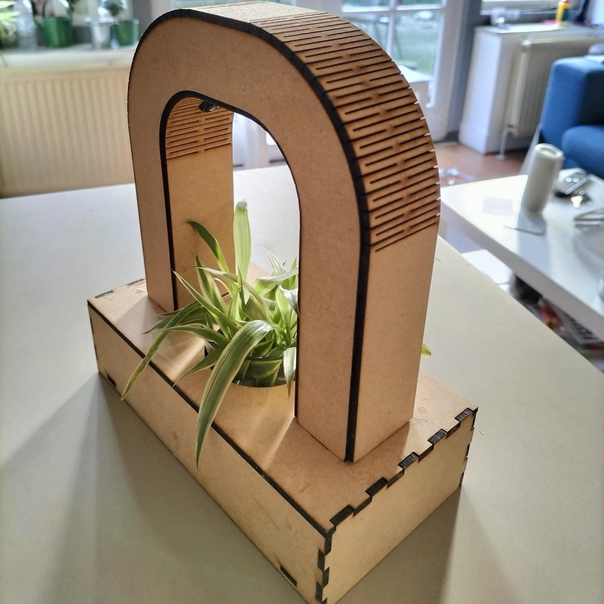 طرح چراغ مطالعه چوبی طرح گل مناسب برای استفاده در دستگاه های cnc چوب و cnc لیزر - laser cut wooden plant spotlight dxf file