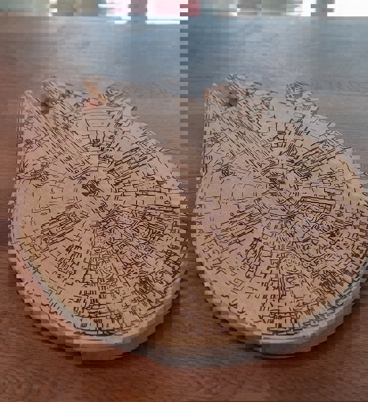 طرح شخصیت کارتونی میلنیوم فالکون جنگ ستارگان مناسب برای استفاده در دستگاه های cnc چوب و cnc لیزر - laser cut millennium falcon star wars svg file