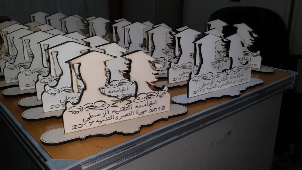 طرح تابلو سفالی طرح گلدار کد 70 ... مناسب برای استفاده در دستگاه های cnc چوب و cnc لیزر - laser cut college souvenirs shields cdr file