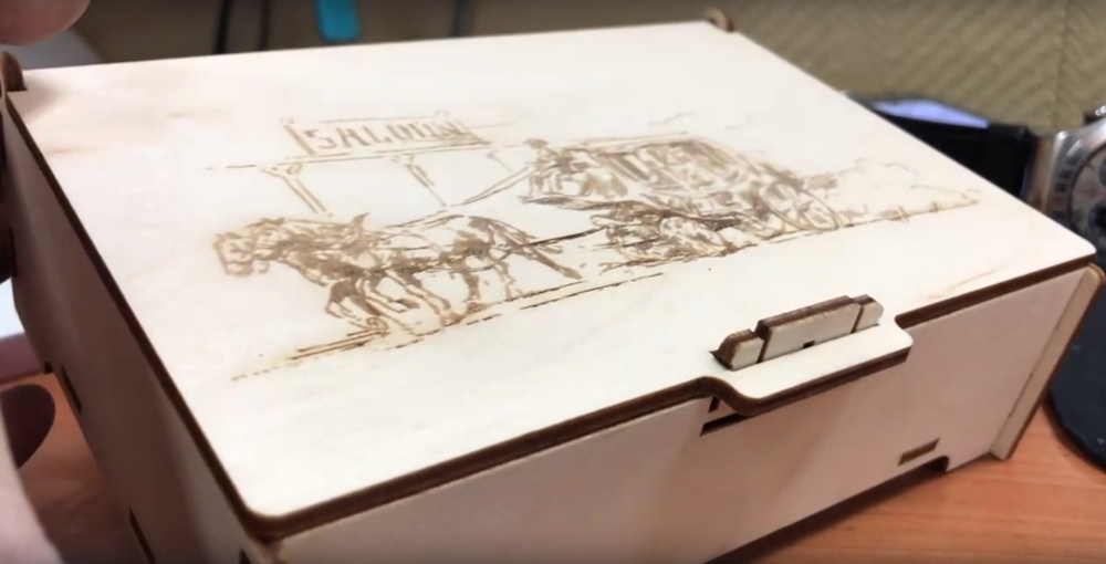 طرح جعبه چوبی تزئینی با قفل مناسب برای استفاده در دستگاه های cnc چوب و cnc لیزر - laser cut decorative wooden box with lock cdr file