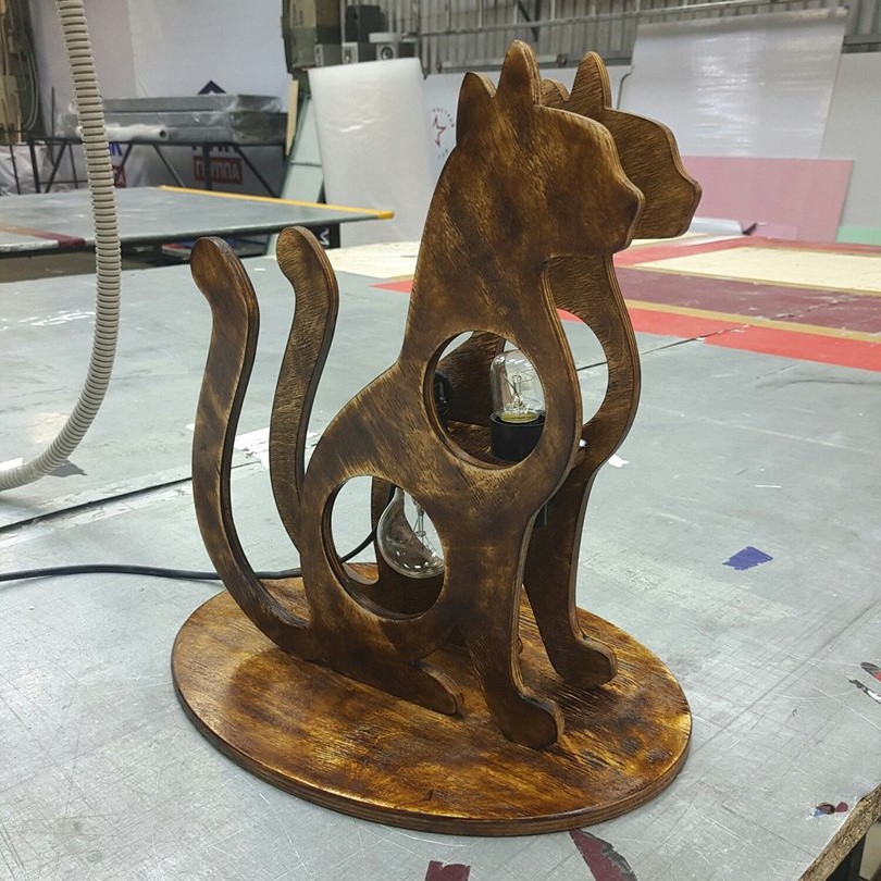 طرح چراغ مطالعه به شکل گربه مناسب برای استفاده در دستگاه های cnc چوب و cnc لیزر - laser cut cat shaped light lamp cdr file