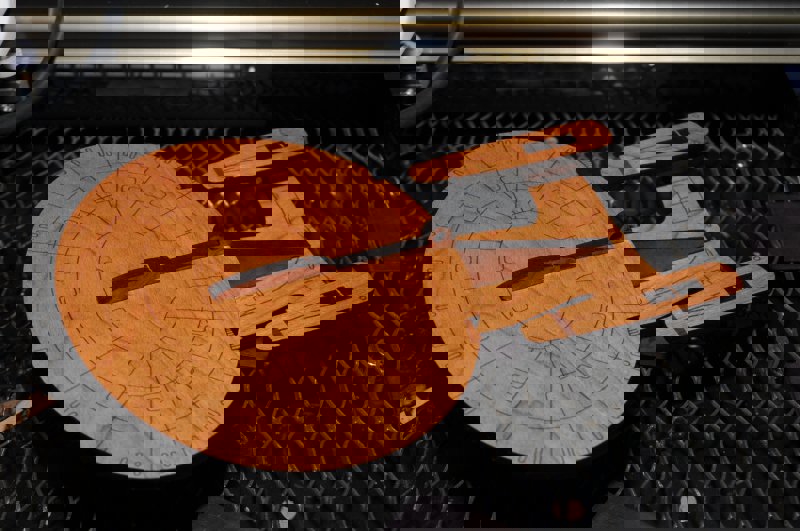 طرح پازل سه بعدی طرح شرکت USS مناسب برای استفاده در دستگاه های cnc چوب و cnc لیزر - laser cut uss enterprise 3d puzzle cdr file