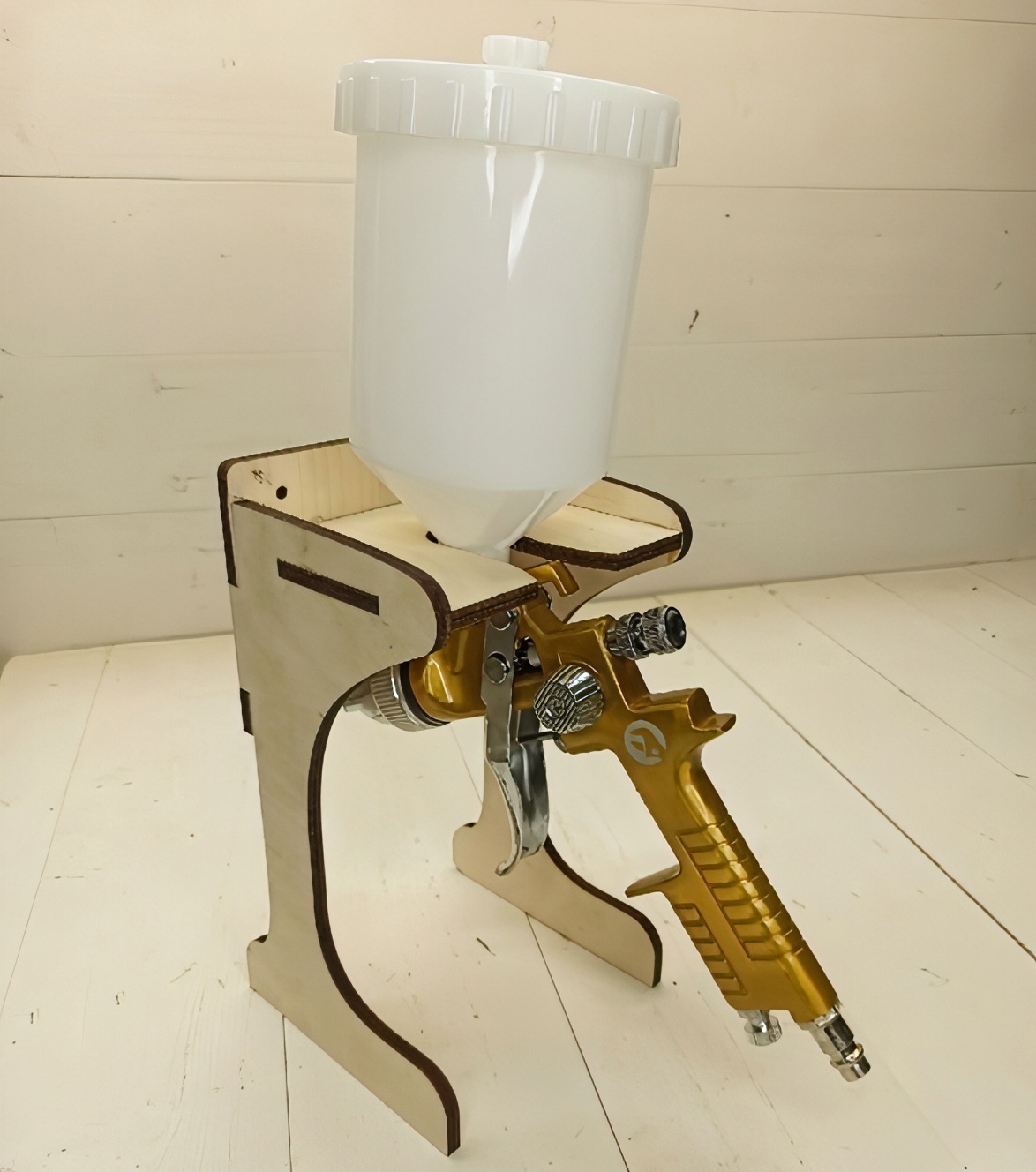 طرح پایه تفنگ آب پاش مناسب برای استفاده در دستگاه های cnc چوب و cnc لیزر - laser cut spray gun stand cdr file