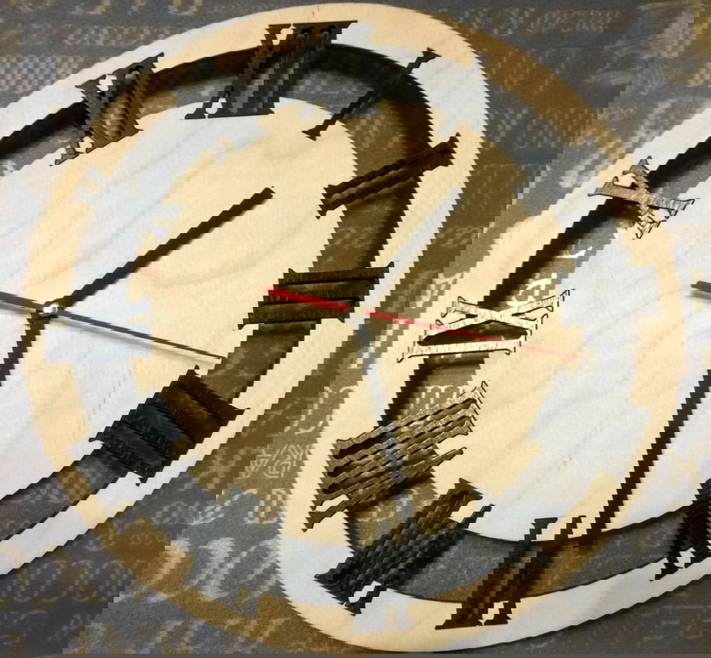 طرح ساعت دیواری طرح اعداد رومی بزرگ مناسب برای استفاده در دستگاه های cnc چوب و cnc لیزر - laser cut large roman numeral wall clock cdr file