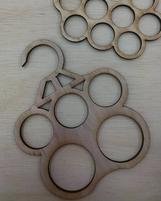 طرح حلقه و روسری و آویز کراوات مناسب برای استفاده در دستگاه های cnc چوب و cnc لیزر - laser cut ring scarf tie hanger holder cdr file