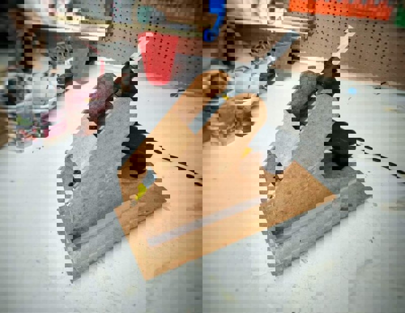 طرح نگهدارنده تفنگ چسب حرارتی مناسب برای استفاده در دستگاه های cnc چوب و cnc لیزر - laser cut hot glue gun holder