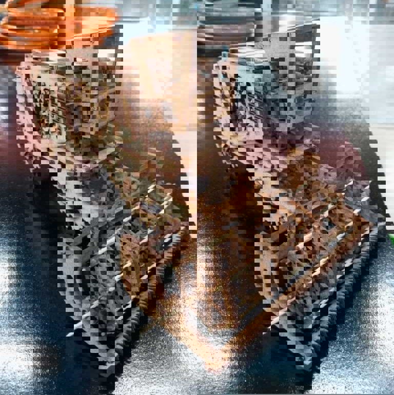 طرح پازل سه بعدی ماشین برداشت با مناسب برای استفاده در دستگاه های cnc چوب و cnc لیزر - laser cut harvester 3d puzzle