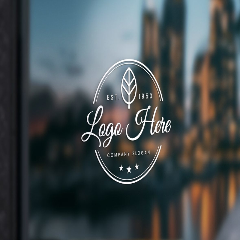 فایل موکاپ لوگوی سه بعدی درب شیشه ای با کیفیت بالا در فرمت PSD - 3D Glass Door Logo Mockup in High-Quality PSD