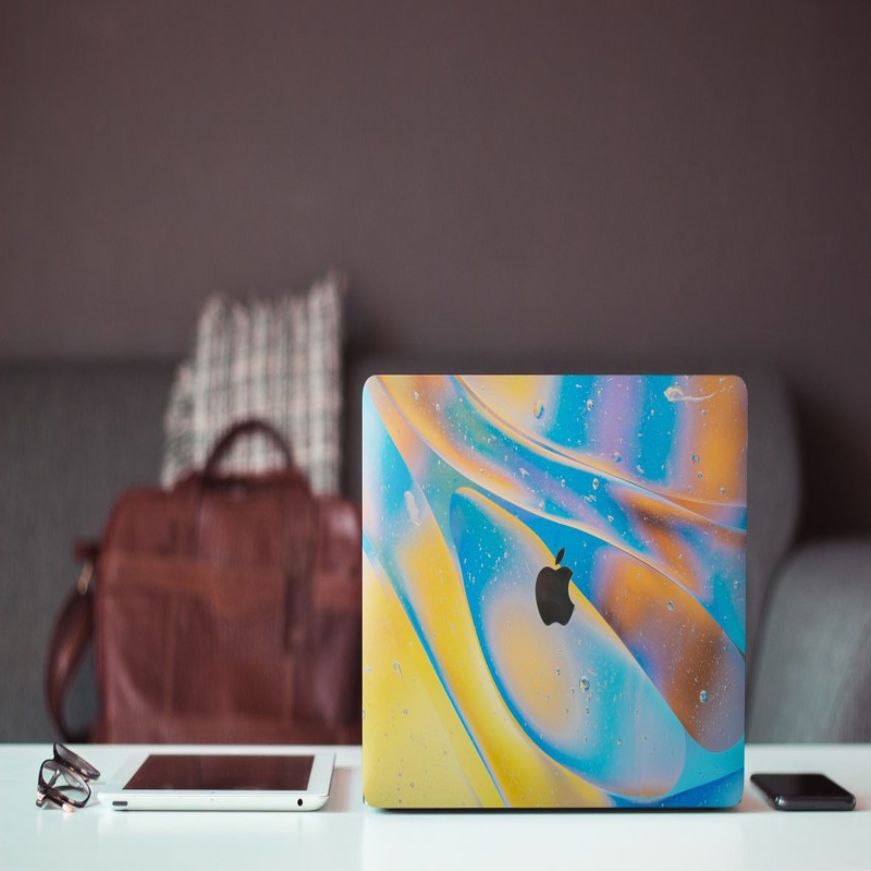 فایل ماکت طراحی پوسته لپ‌تاپ اپل - Apple Laptop Skin Design Mockup