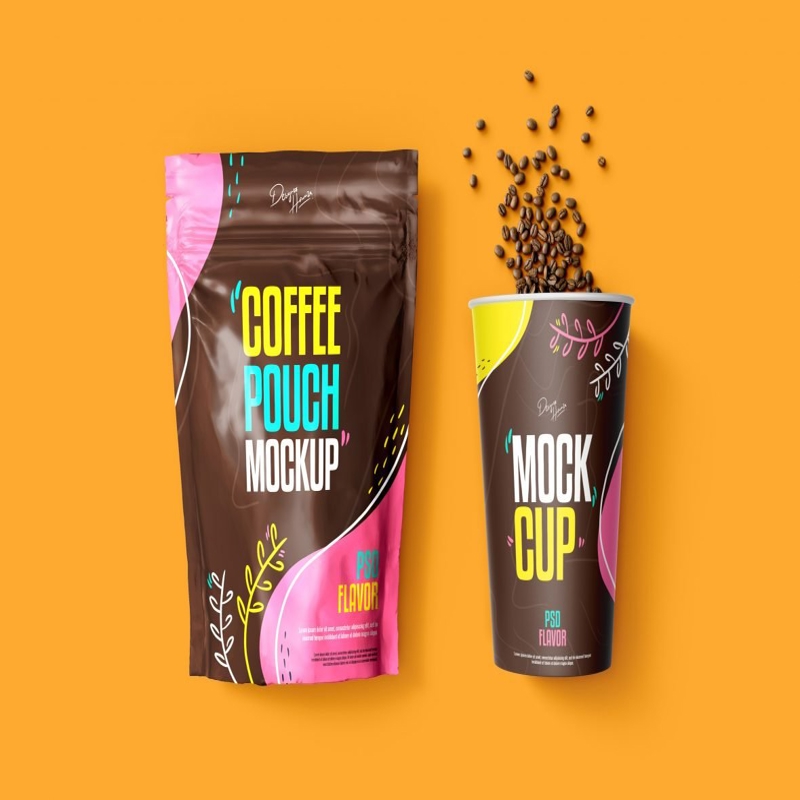 فایل موکاپ کیسه قهوه با فنجان، PSD پریمیوم - Coffee Pouch with Cup Mockup Premium PSD