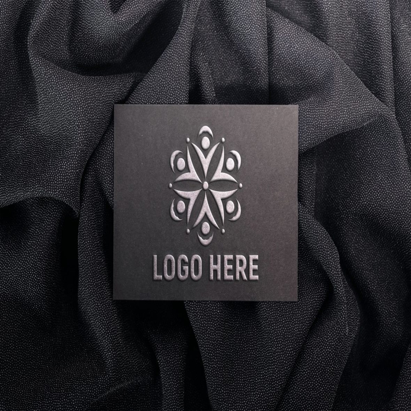فایل ماکت لوگوی برجسته روی کاغذ مشکی - Embossed logo mockup on black paper