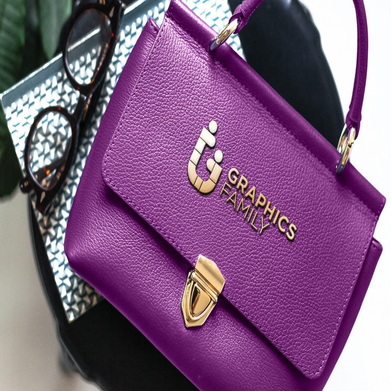 فایل موکاپ لوگو کیف پول فلزی - Metallic Purse Logo Mockup
